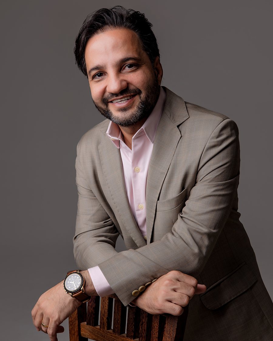 Dr. Cleber Alves Vieira, cirurgião plástico